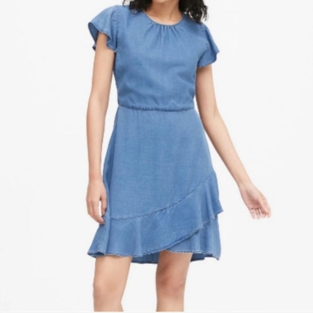 👢 Blue Chambray Denim Dress